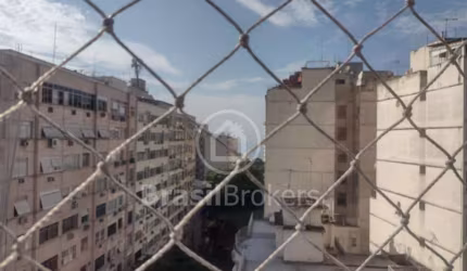 Apartamento, 2 quartos, uma suíte- posto 2 Copacabana- RJ