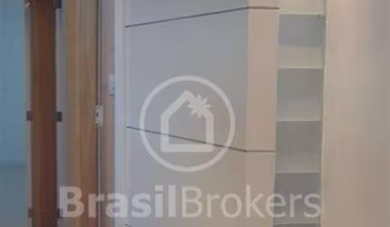 APARTAMENTO REFORMADO EM PRÉDIO CHARMOSO NO FLAMENGO
