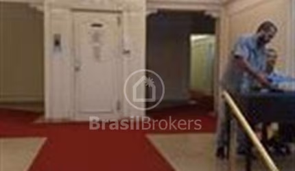 QUASE ESQUINA DA PRAIA, PRÉDIO MARAVILHOSO, 2 APARTAMENTOS POR ANDAR/ 173m². 3 quartos/ suíte.