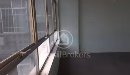 Sala comercial de 160m² com 3 vagas com localização privilegiada!