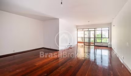 APARTAMENTO 3 QUARTOS COM VARANDA E 2 VAGAS EM COPACABANA