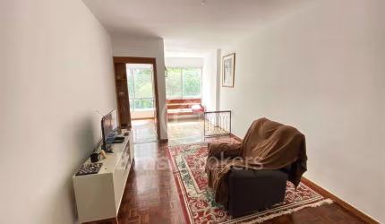 Apartamento de 3 quartos e vaga à venda no Leme.