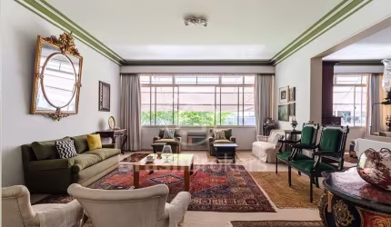Apartamento com planta circular, 220 metros quadrados em ótima localização no Leblon