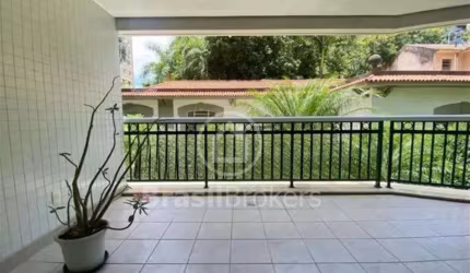 Apartamento alto padrão, em um dos melhores condomínios do Leblon, com 127 m², 3 suítes e 2 vagas na garagem.