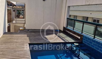 Bela Cobertura duplex, com 212 M2, varanda, piscina, churrasqueira e 3 vagas de garagem