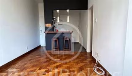 Leblon, Posto 11 ! Andar alto, pronto para morar com sala, 2 quartos e dependências, com 1 vaga !
