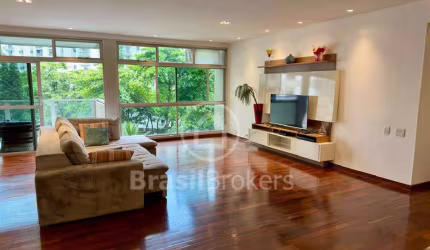 Apartamento Reformado no Edifício Trouville