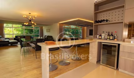 Leblon, Alto Luxo, original 4 quartos, 260m2, 2 vagas, predio com infra e portaria 24h