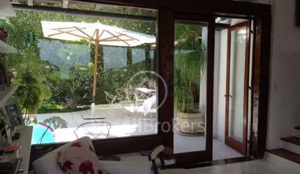 Aconchegante casa em São Conrado! Condomínio com segurança total!