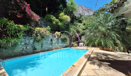 Casa na Alexandre Stockler  com terreno 1400 m² e 5 suites, Rio de Janeiro - RJ