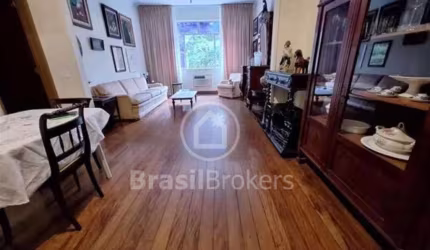 Apartamento com 4 Quartos e 3 banheiros à Venda, 132 m² por R$ 2.300.000
