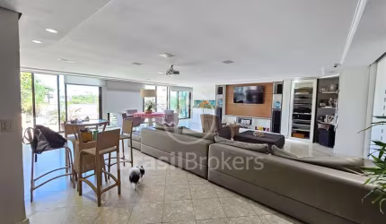 Cobertura espetacular com localização privilegiada a uma quadra da praia na Barra da Tijuca!