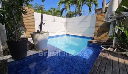 Casa triplex à venda no Condomínio Vivendas das Palmeiras, em Vargem Pequena