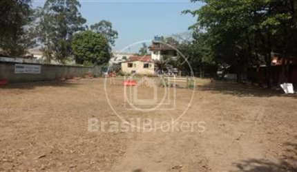 Terreno plano com casa no Recreio dos Bandeirantes