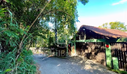 Casa no Condomínio Reserva Itanhngá Park