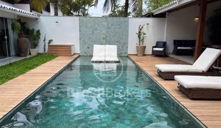 Mansão Exclusiva com Piscina e Acesso à Praia por Balsa no Santa Mônica Sul, Barra da Tijuca