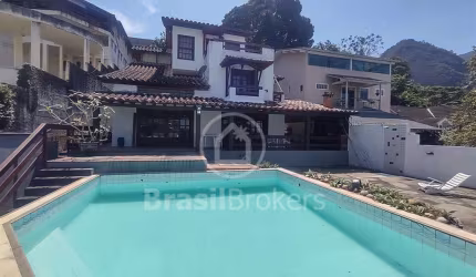 Casa Condomínio 4 quartos com Piscina e Quintal, Luxo.