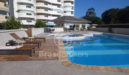 Apartamento de 3 quartos (1 suíte) no Recreio dos Bandeirantes com vista para a piscina!