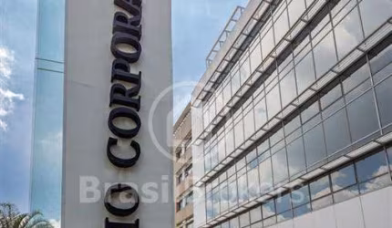 Lindo espaço, sala comercial com 827 metros, com 35 salas. Próximo a comércio, restaurantes, maternidade Perinatal.