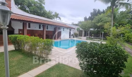 Casa em Excelente Condomínio
