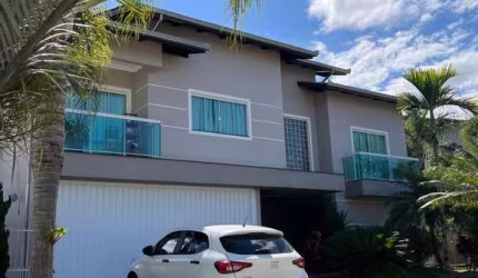 Casa de 340 m2 mobiliado c/ 3 dorm. no Caledônia