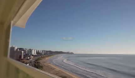 Apt. de 200 m2 c/ 4 suít. + 4 vagas no Mirage Residence / Praia Brava