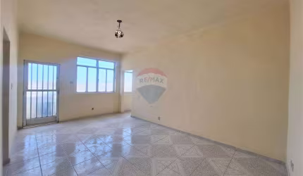 Sobrado com 2 Quartos, Quintal Amplo e Vaga de Garagem na Penha Circular