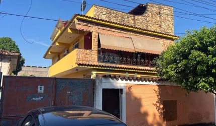 CASA TRIPLEX DE 648M², 5 QUARTOS, SUÍTE E MEGA ESTACIONAMENTO NA TAQUARA!