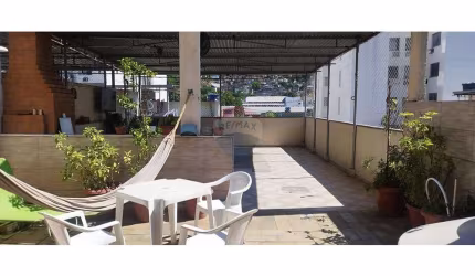 CASA  DE VILA TRIPLEX TENDO TERRAÇO COM CHURRASQUEIRA E UMA VAGA DE GARAGEM