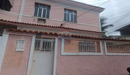 CASA PERFEITA COM GARAGEM PARA CINCO CARROS! ACEITA FINANCIAMENTO BANCÁRIO