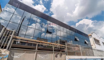 Prédio Comercial + Terreno + Casa à Venda