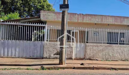 Casa com 3 dormitórios à venda, 372 m² por R$ 360.000,00 - Vila Saraiva - Uberlândia/MG