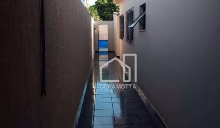 Casa com 3 dormitórios à venda, 1 m² por R$ 550.000,00 - Jardim Califórnia - Uberlândia/MG
