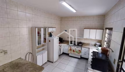 Casa com 3 dormitórios à venda, 188 m² por R$ 470.000 - Jardim Patrícia - Uberlândia/MG