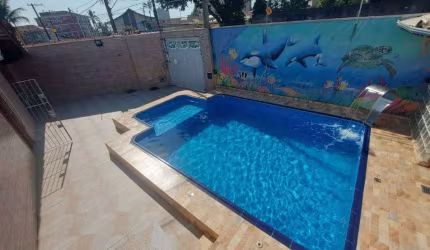 Excelente casa com 02 dormitórios e amplo espaço gourmet com piscina e churrasqueira na Vila Caiçara.