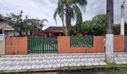 Casa isolada de 2 dormitórios no bairro Caiçara!