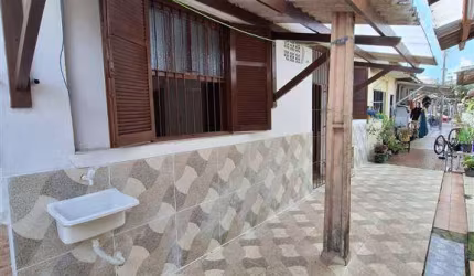ÓTIMO BANGALÔ COM 1 DORMITÓRIO NO BAIRRO CAIÇARA EM PRAIA GRANDE!