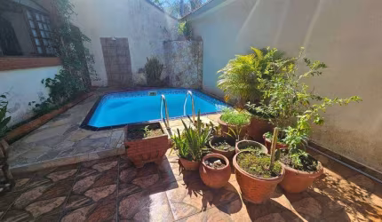 LINDA CASA COM 3 DORMITÓRIOS NO BAIRRO CANTO DO FORTE EM PRAIA GRANDE!