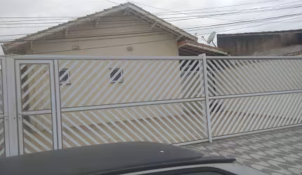 Excelente casa de condomínio térrea de 01 dormitório com quintal preivativo. O imóvel está localizado no Jardim Princesa, bairro que tem recebido muita valorização através de recentes investimentos em