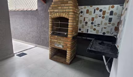 LINDA CASA GEMINADA COM 2 DORMITÓRIOS NO BAIRRO VILA ASSUNÇÃO!