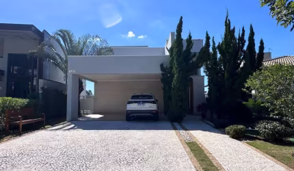 Sobrado com 3 suítes e piscina, localizado no condomínio Ibi Aram 1