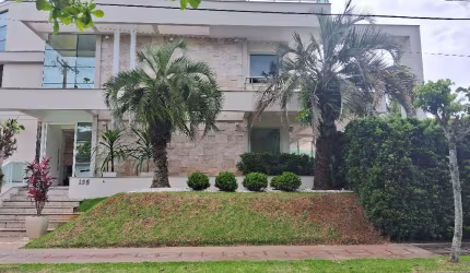 Linda casa finamente próxima ao Campanario