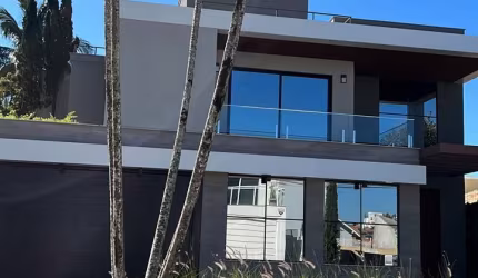 Linda casa em Jurere toda reformada