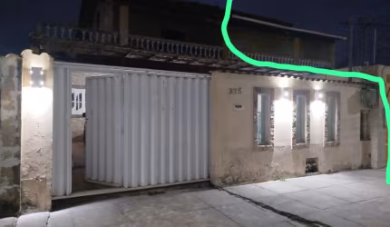 Excelente casa composta de 3 quartos grande, cozinha, sala, varanda frontal, área goumert com churrasqueira e forno a lenha, espaçoso  quinta nos fundos para construção de piscina, etc...