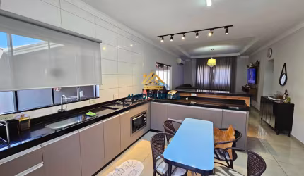 Casa próximo ao colégio Ética de ibiporã com móveis planejado
