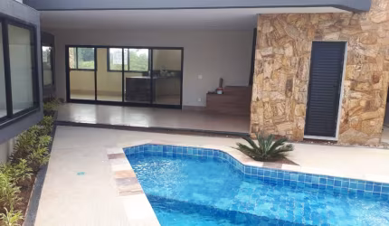 Casa nova em condomínio com 04 quartos sendo 02 suítes!!