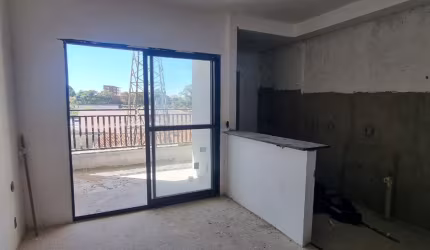 Apartamento novo com 02 dormitórios, sacada, churrasqueira e infraestrutura completa