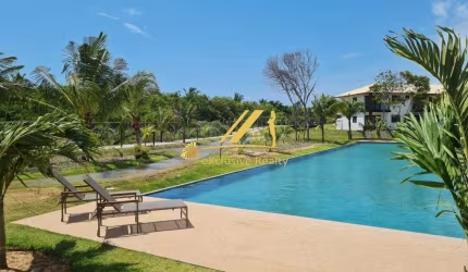 Apartamento bem decorado na Praia do Forte. 1 quarto com varanda. 55m2. Condomínio Vila do Lago.