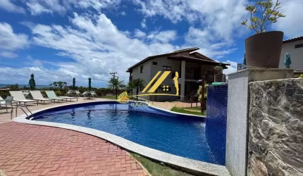 Oahu Imbassaí, Apartamento 2 suítes, lavabo, varanda com deck descoberto, sala, cozinha e área de serviço, 79,29m2. Finamente decorado e mobiliado!