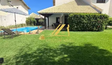 Casa super charmosa para você curtir suas férias em Guarajuba! 5 suítes, piscina, churrasqueira, no Condomínio Paraíso em Guarajuba. A 450m da praia